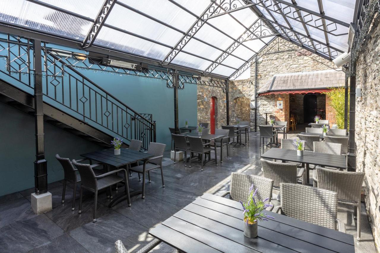 The Wander Inn Bar & Accommodation 켄마어 외부 사진