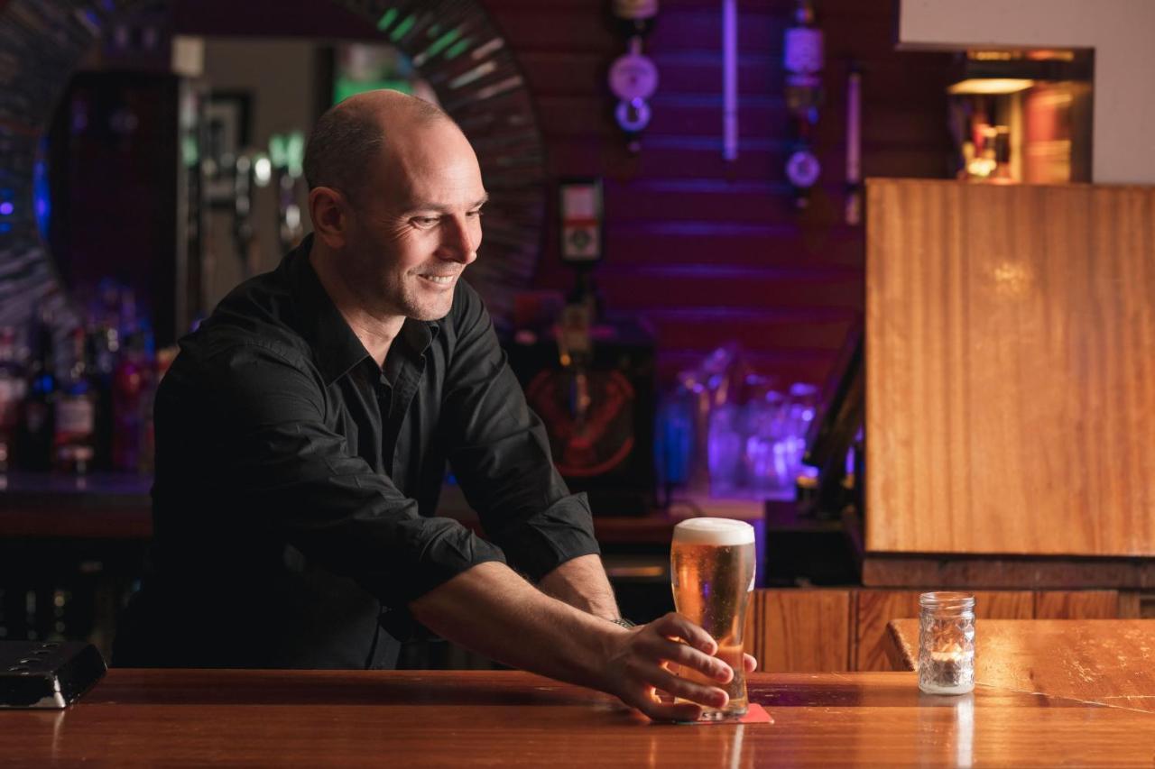 The Wander Inn Bar & Accommodation 켄마어 외부 사진