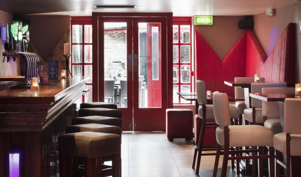 The Wander Inn Bar & Accommodation 켄마어 외부 사진